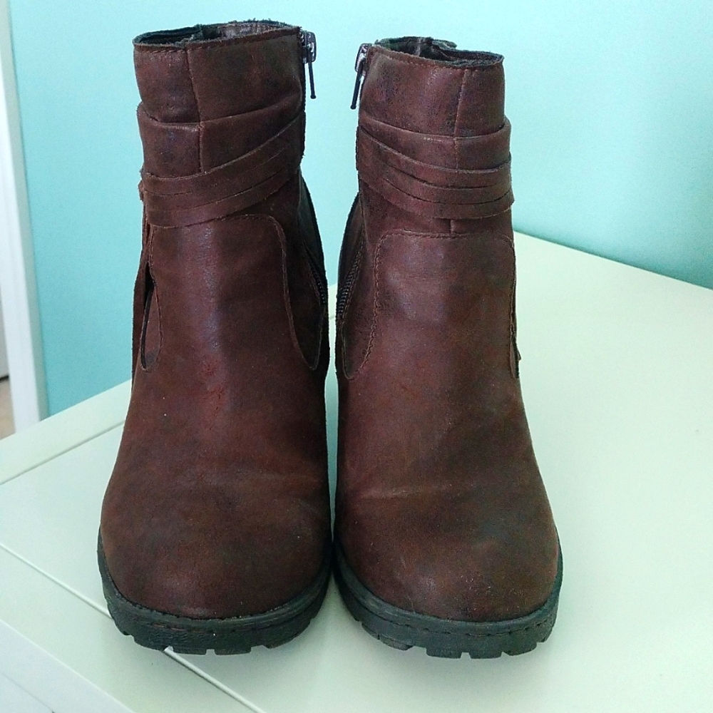 Brown Boots by Boc. Size 9M.